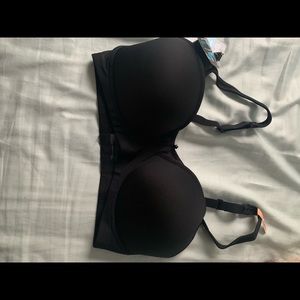 NWT Bali black bra sz 34DD. Smoothing. Wire-free.